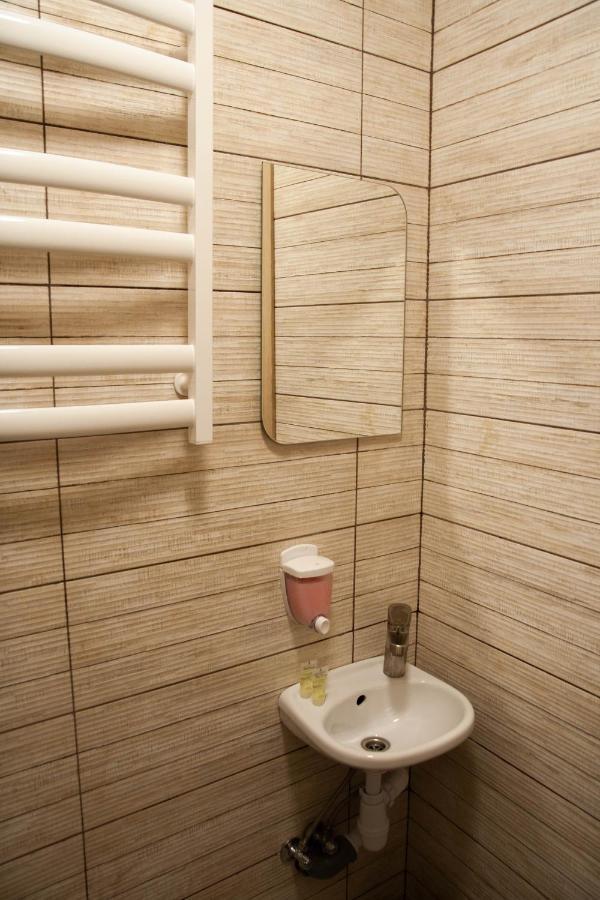 Світло Цілодобово Apartments In The City Center Λβιβ Εξωτερικό φωτογραφία